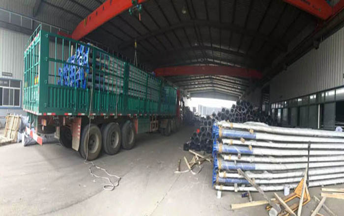  太陽(yáng)能路燈燈桿冷鍍鋅和熱鍍鋅有什么區別?